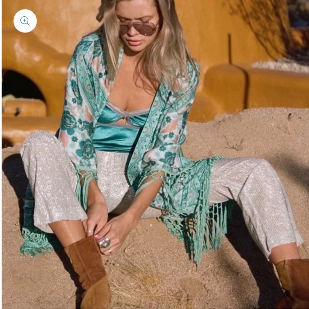 ARNHEM SOLD
Azalea Azure Kimono